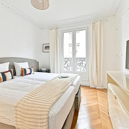 Апартаменты Spacious And Bright Париж