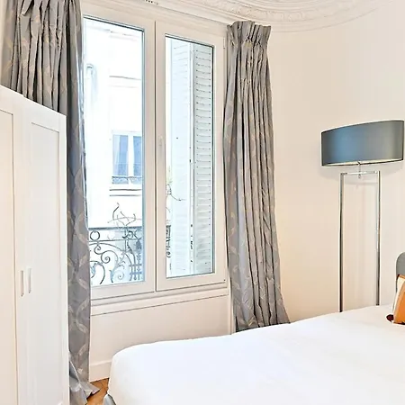 Spacious And Bright *