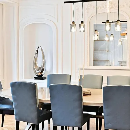 Spacious And Bright Париж