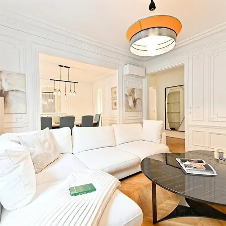 Апартаменты Spacious And Bright Париж