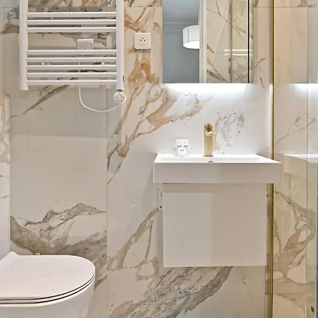 Апартаменты Spacious And Bright