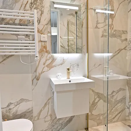 Апартаменты Spacious And Bright