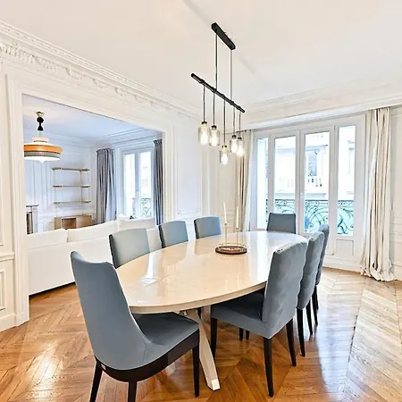 Spacious And Bright Апартаменты *