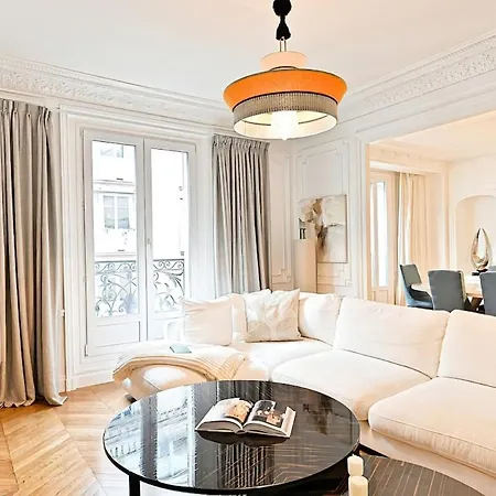 Апартаменты Spacious And Bright Париж