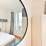 Spacious And Bright 아파트