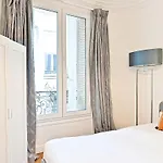 Spacious And Bright *