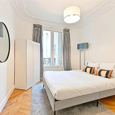 아파트 Spacious And Bright