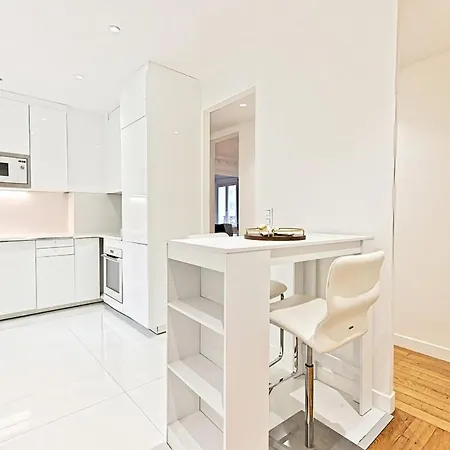 Spacious And Bright شقة *