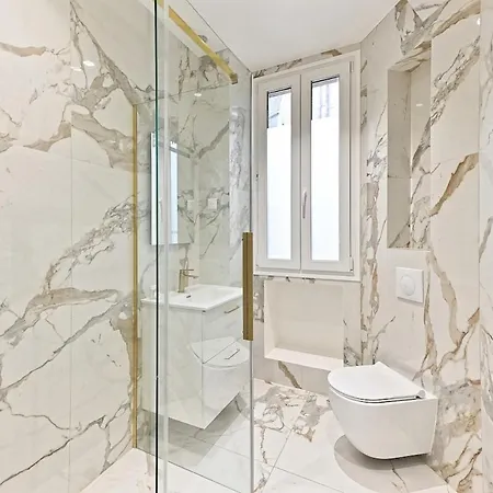 Spacious And Bright *