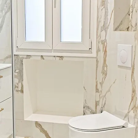 Spacious And Bright *